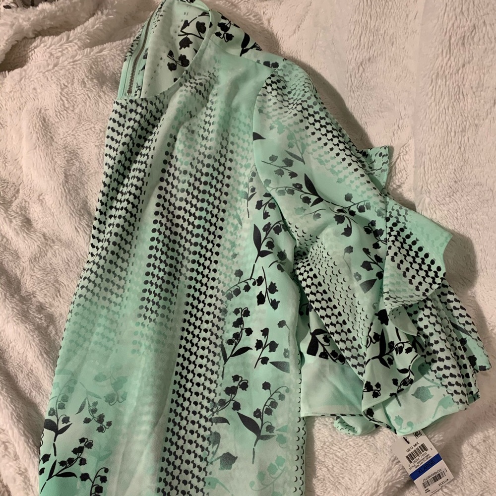 Alfani Woman's 3/4 sleeve loose Flower Blouse!